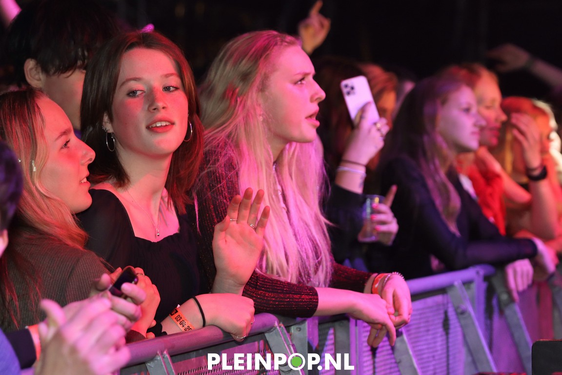 V R I J D A G     (103)